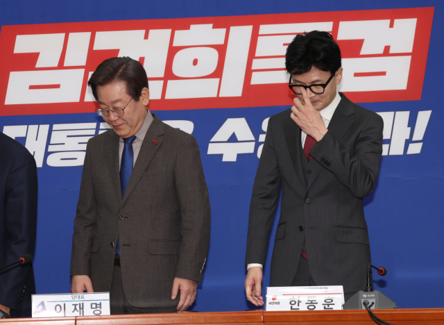 더불어민주당 이재명 대표와 국민의힘 한동훈 비상대책위원장이 29일 국회 민주당 대표실에서 만나고 있다. 연합뉴스