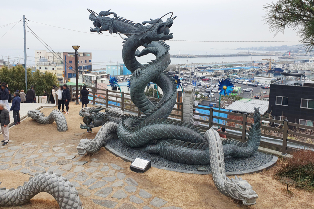 포항 구룡포공원 용 조형물. 연합뉴스