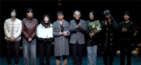 대한민국연극인축제 대상작 연극 '빵야'의 김태형 연출 (왼쪽 네 번째). 한국연극협회 홈페이지 캡처