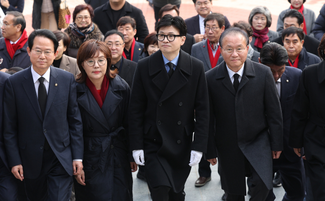 국민의힘 한동훈 비상대책위원장이 2일 오후 대구 동구 국립신암선열공원을 방문하고 있다. 연합뉴스