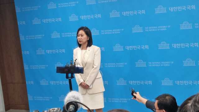 3일 국회 소통관에서 허은아 의원이 국민의힘 탈당을 선언 한 뒤 기자들의 질문에 답하고 있다. 박영채 기자 pyc@imaeil.com