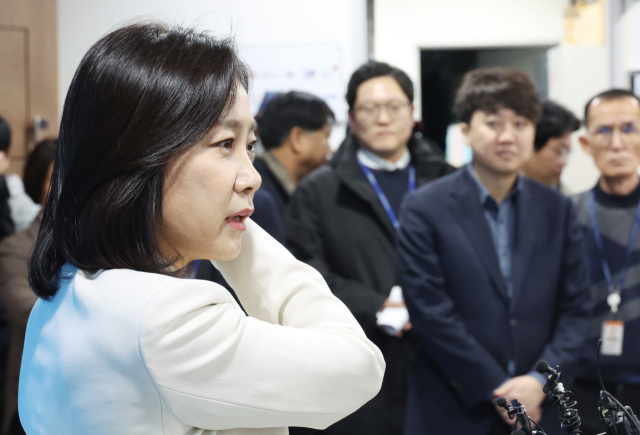 국민의힘 허은아 의원이 3일 국회에서 탈당 기자회견을 하고 있다. 오른쪽은 허 의원이 합류할 개혁신당(가칭)을 준비 중인 이준석 전 국민의힘 대표. 연합뉴스