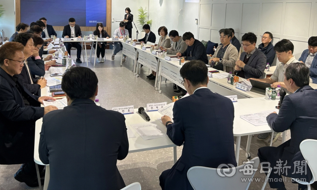 지난 2일 포스텍 생명공학연구센터에서 국가첨단전략산업 바이오 특화단지 공모에 도전하기 위한 실무추진단의 전략수립회의가 진행되고 있다. 포항시 제공