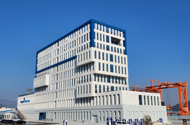 부산 신항 서컨테이너터미널 운영건물 전경. [사진=BPA]
