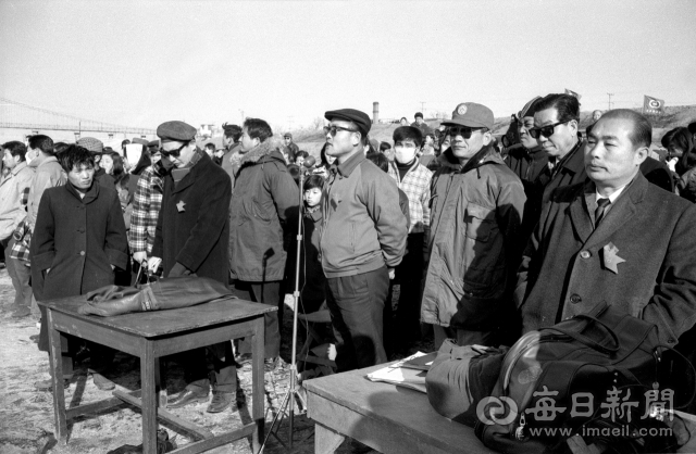 1970년 1월 20일 제2회 경북신인빙상대회대회에서 매일신문사와 빙상연맹 관계자들이 개막식을 갖고 있다. 사진=매일아카이빙센터
