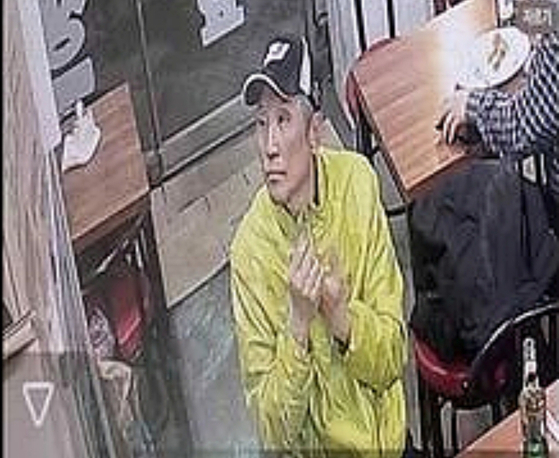 지난 2일 포착된 이씨의 인상착의. 일산서부경찰서 제공