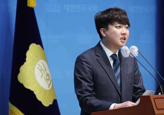 개혁신당을 추진 중인 이준석 전 국민의힘 대표가 8일 국회에서 언론 정책 관련 기자회견을 하고 있다. 연합뉴스