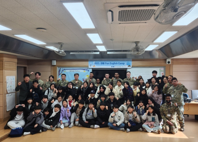 지난 8~10일 3일간 대구 남구 이천동에 있는 대봉초에서 3~6학년 학생 100여 명을 대상으로 주한 미군 및 한국지원단대대(KSC)와 함께하는 영어 캠프가 진행됐다. 대구시교육청 제공