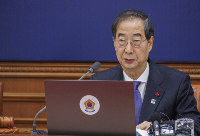 한덕수 국무총리가 5일 오전 서울 종로구 정부서울청사에서 열린 임시국무회의에 참석해 국회에서 이송된 이른바 