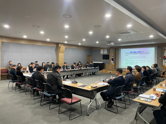 지난 11일 경남도청에서 경남도-남해안 7개 시·군(창원시, 통영시, 사천시, 거제시, 고성군, 남해군, 하동군) 간 협력 회의가 진행되고 있다. [사진=경남도]