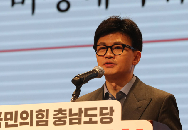 국민의힘 한동훈 비상대책위원장이 14일 충남 예산 스플라스리솜에서 열린 충남도당 신년인사회에 참석해 인사말을 하고 있다. 연합뉴스