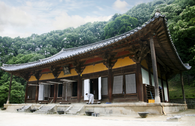 부석사 무량수전.1376년에 중수된 목조 건축물로 대한민국의 국보 제18호이다.