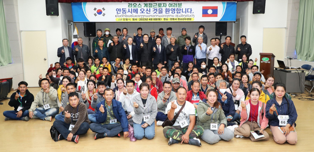 안동시는 올 해 농가형 외국인계절근로자 570명 배정 심사를 통과했고, 공공형 외국인계절근로자 2개 농협 운영, 농촌인력중개센터 7개소 운영 등으로 농촌들녘 일손부족 문제 해결에 나선다. 안동시 제공