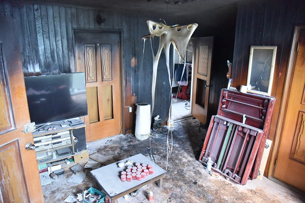 바퀴벌레 살충제로 인한 폭발 화재가 발생한 대구 서구 한 단독주택 내부. 대구서부소방서 제공