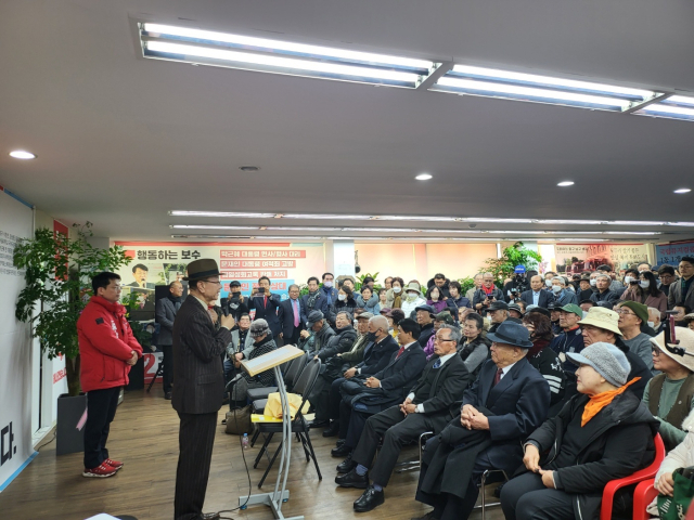 도태우 예비후보(변호사) 4·10총선 예비후보(대구 중구남구·국민의힘)는 13일 중구 대명동에 마련한 선거사무소 개소식에서 최성해 전 동양대총장이 인사말을 하고 있다. 도태우 예비후보 제공.