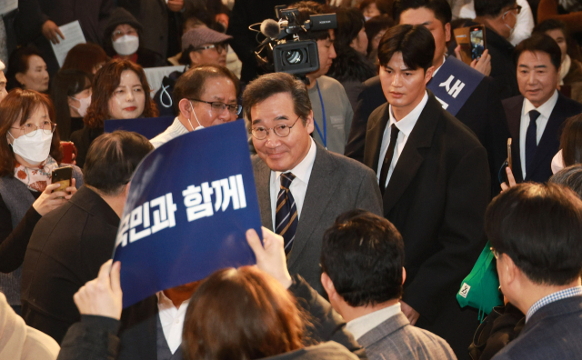 더불어민주당을 탈당한 이낙연 전 대표가 16일 오후 서울 동작구 서울여성플라자에서 열린 새로운미래 창당 발기인대회에 참석하고 있다. 연합뉴스