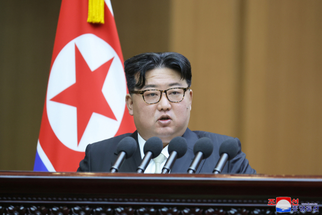 북한은 지난 15일 평양 만수대의사당에서 최고인민회의 제14기 제10차 회의를 열어 남북회담과 남북교류업무를 담당해온 조국평화통일위원회와 민족경제협력국, 금강산국제관광국을 폐지하기로 결정했다고 조선중앙통신이 16일 보도했다. 김정은 국무위원장은 시정연설에서 