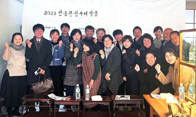 안동관광두레가 지난해 4곳의 주민사업체를 출범시키는 등 관광거점도시 안동의 지속가능한 로컬 관광의 모범을 보이고 있다. 사진은 지난 16일 안동관광두레 사업평가회 모습. 안동시 제공