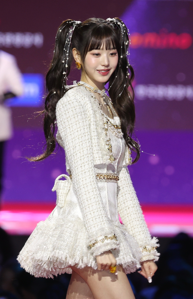 그룹 아이브의 장원영이 25일 오후 인천 영종도 인스파이어 엔터테인먼트 리조트에서 열리는 