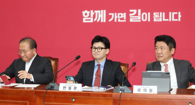 국민의힘 한동훈 비상대책위원장이 18일 국회에서 비대위 회의를 하고 있다. 연합뉴스