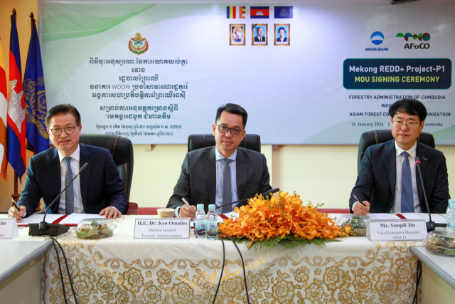 우리은행, 캄보디아 산림청, 아시아산림협력기구 간 다자간 업무협약 체결식. 우리은행