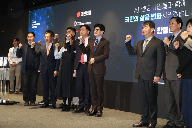 국민의힘 한동훈 비상대책위원장이 19일 서울 중구 정보통신기술 전문기업 더비즈온에서 열린