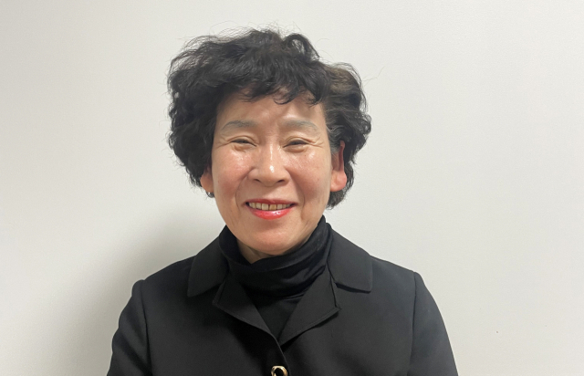 2019년 엄마들은 담장을 허물기 위한 단체를 결성했다.