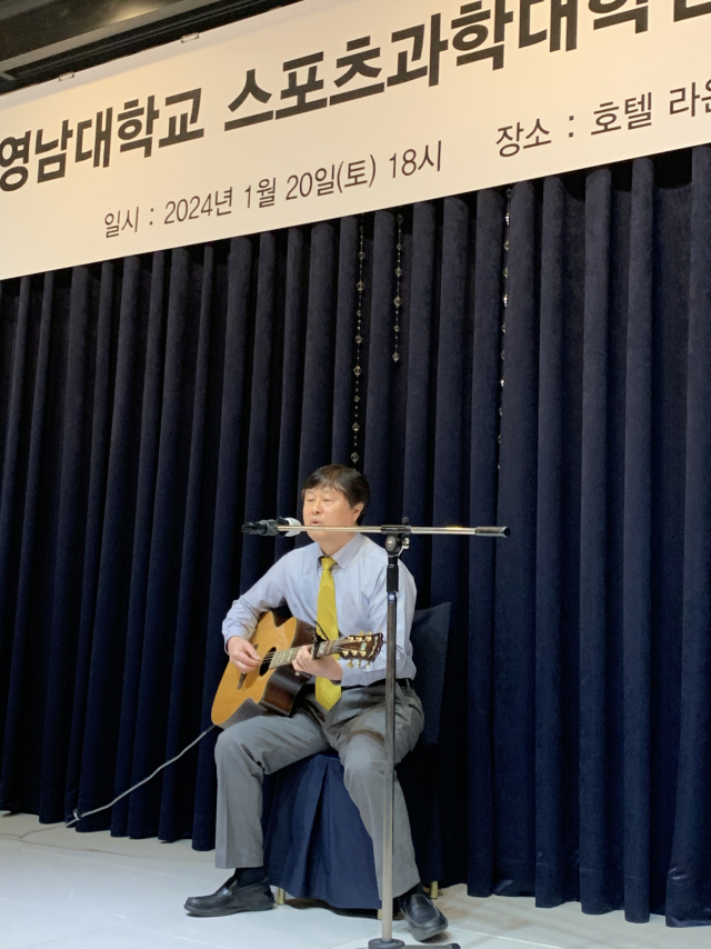 류호상 전 원장의 퇴임 자축 공연. 권성훈 기자