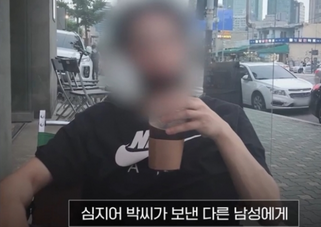 자신의 여자친구와 미성년자들을 성착취하고 영상을 찍어 인터넷에 유포한 유명 쇼핑몰 사장의 범행이 드러났다. JTBC 보도화면 캡처