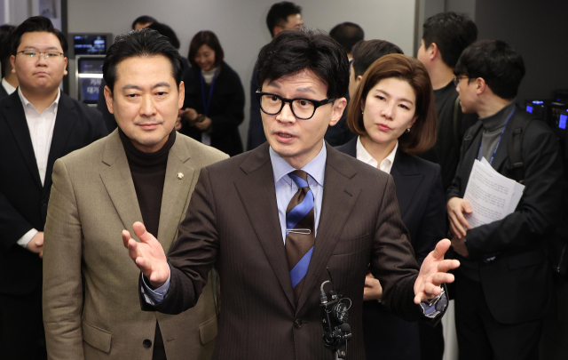 국민의힘 한동훈 비상대책위원장이 19일 서울 중구 정보통신기술 전문기업 더비즈온에서 