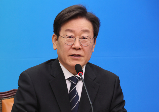 더불어민주당 이재명 대표가 22일 국회에서 열린 9차 인재 영입식에서 환영사를 하고 있다. 민주당은 9호 인재영입인사로 공영운 전 현대자동차 사장을 영입했다. 연합뉴스