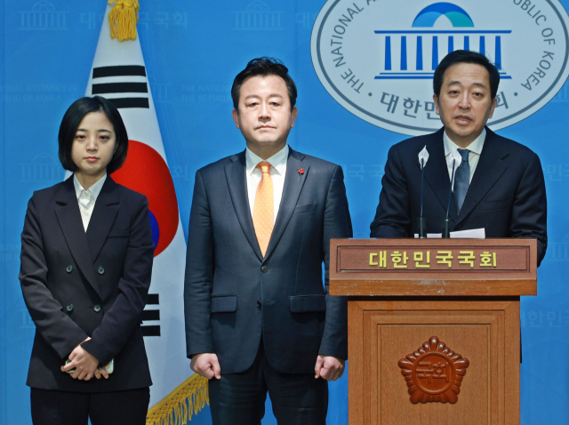 새로운선택 금태섭 공동대표가 22일 오전 국회 소통관에서 검찰 개혁 관련 정책을 발표하고 있다. 연합뉴스