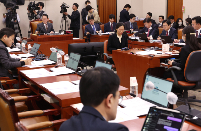 24일 국회에서 법제사법위원회 전체회의가 열리고 있다. 연합뉴스