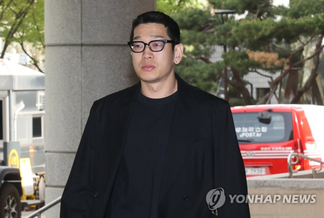 황의조의 혐의와 같은 연인 불법촬영으로 지난해 4월 징역 1년형을 선고받은 래퍼 뱃사공. 연합뉴스