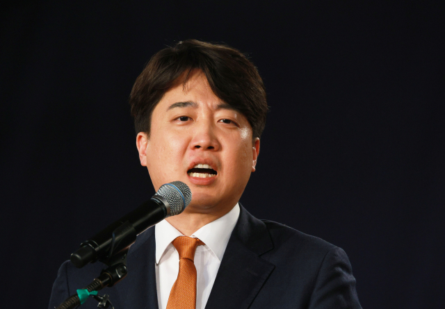 개혁신당(가칭) 이준석 정강정책위원장이 지난 1월 16일 오후 서울 동작구 서울여성플라자에서 열린 새로운미래 출범식에서 축사를 하고 있다. 연합뉴스