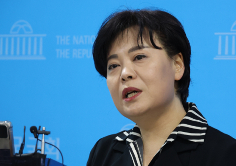 與 윤희숙 