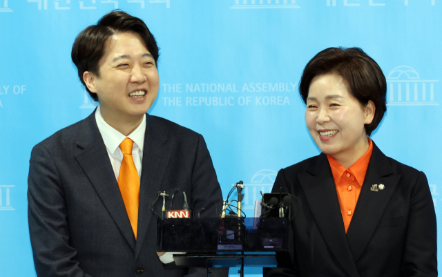 개혁신당 이준석 대표와 한국의희망 양향자 대표가 24일 국회에서 합당 발표 기자회견을 하고 있다. 연합뉴스