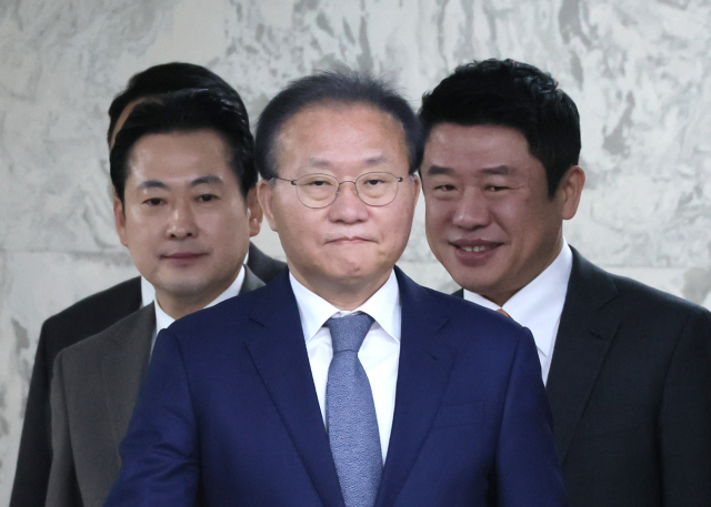 국민의힘 윤재옥 원내대표가 30일 국회에서 열린 원내대책회의에 참석하고 있다. 연합뉴스