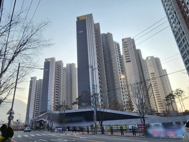 대구 남구 대명동의 한 재건축정비사업조합은 지난 2022년 8월 아파트를 준공한 후 최근 청산을 앞두고 있다. 이 과정에서 수 억원이 조합장과 임원들 공로금 등으로 책정된 사실이 알려지자 조합원들 사이에서 