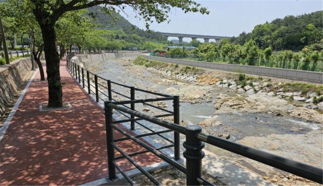 기장 송정천에 조성된 산책로. [사진=기장군]