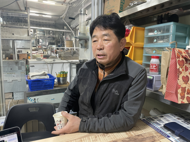 지난 17일 대구 북구 칠성시장에서 이우현 우리종합주방 대표가 매일신문과 인터뷰를 하고 있다. 한소연 기자