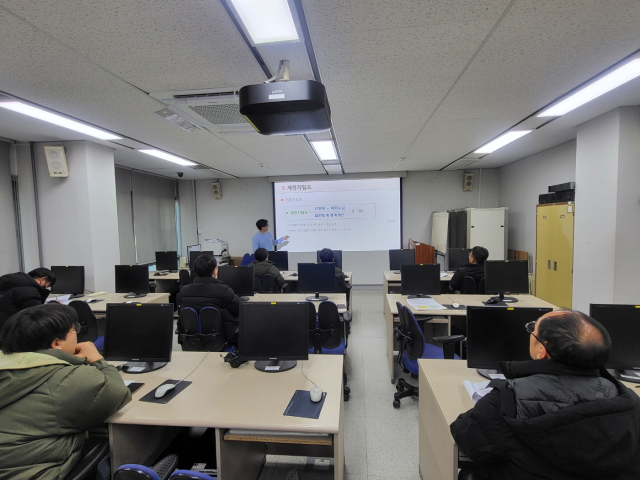 봉화군이 실무담당자를 대상으로 예산운용실무 및 차세대 재정관리시스템 교육을 하고 있다. 봉화군 제공
