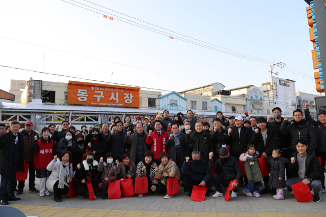 임재화 4·10 총선 예비후보(대구 동구갑·국민의힘)는 1월 31일 대구 동구 효목동에 위치한 동구시장을 찾아 