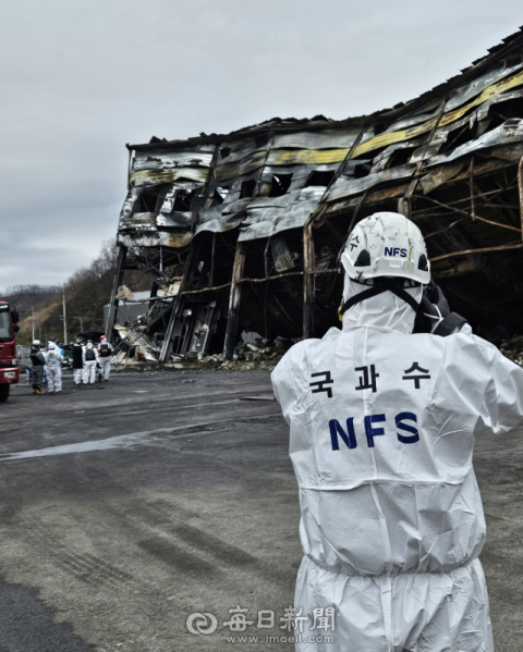 문경 화재 난 공장 합동감식…추가 붕괴 우려에 소수 조사