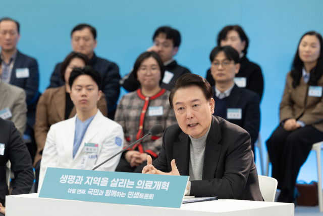 윤석열 대통령이 지난 2월 경기도 성남시 분당서울대병원에서 열린 