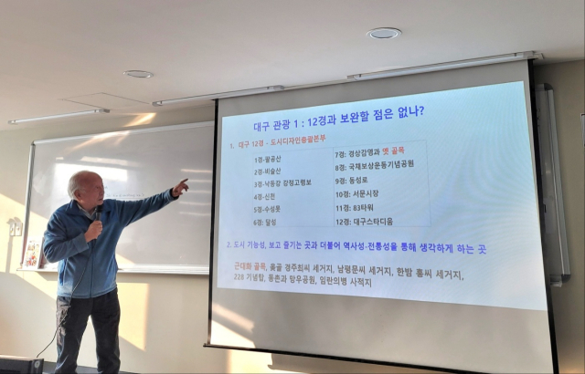 수업 중 앱 제작 배경에 대해 설명하는 최언돈 씨. 수성대 제공