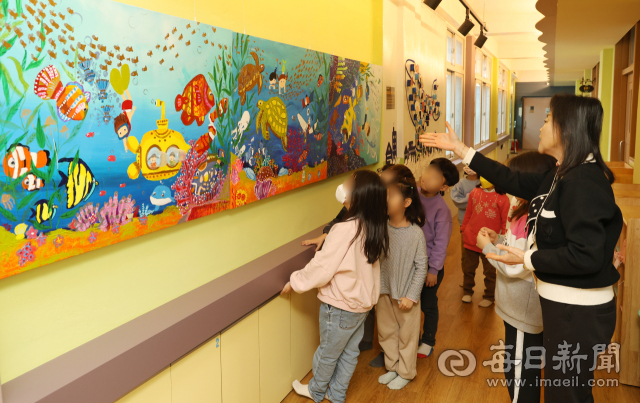 5일 대구 황금초등학교에서 늘봄학교 프로그램에 참여한 학생들이 미술 감상 놀이를 하고 있다.