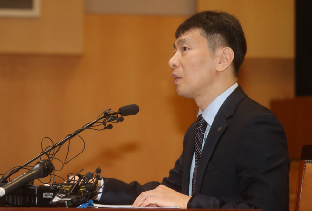 이복현 금융감독원장이 5일 오전 서울 여의도 금융감독원에서 열린 2024년도 금융감독원 업무계획 기자간담회에서 인사말을 하고 있다. 연합뉴스