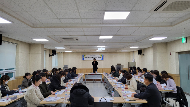 경주시사회복지협의회가 지난 5일 50여명의 민관 관계자들이 참석한 가운데 2024년 통합사례관리의 나아갈 방향에 대해 논의하고 있다. 경주시사회복지협의회 제공