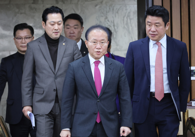 국민의힘 윤재옥 원내대표가 6일 오전 국회에서 열린 원내대책회의에 참석하고 있다. 연합뉴스